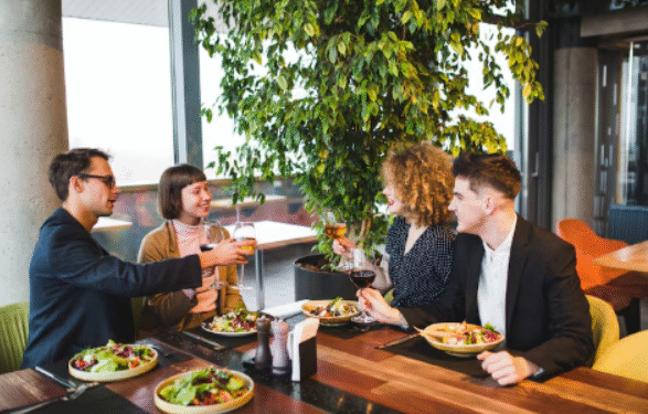 Ein entspanntes Abendessen im Restaurant genießen: Der Weg zur perfekten Auszeit
